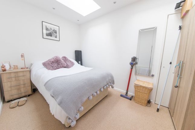118A, Mile End Road, London photo 4