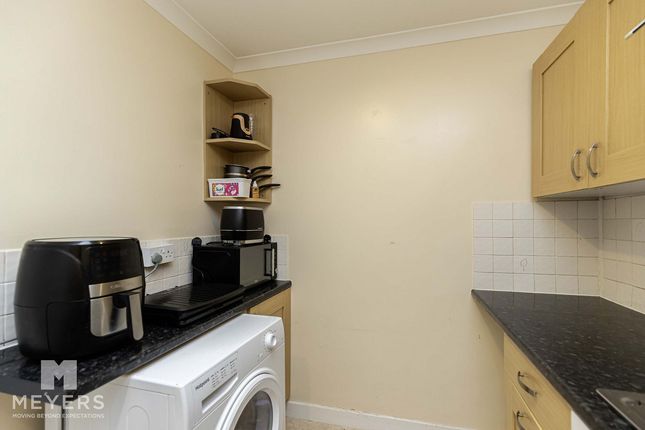 48A, Victoria Road, Ferndown photo 4