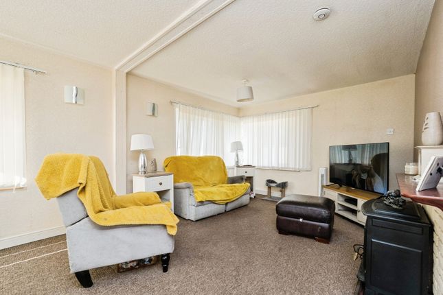 38, Sunset Drive, Romford photo 4