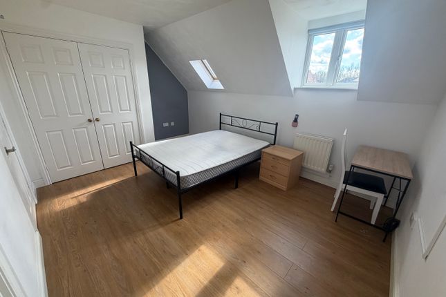 Room 4, 49, Peterborough photo 2