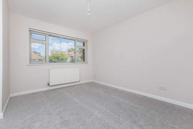26 Hill Farm Way, Southwick, West Sussex photo 4