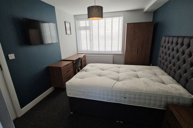 Shared accommodation to rent in Chorley Road( En-Suite Rooms), Manchester
