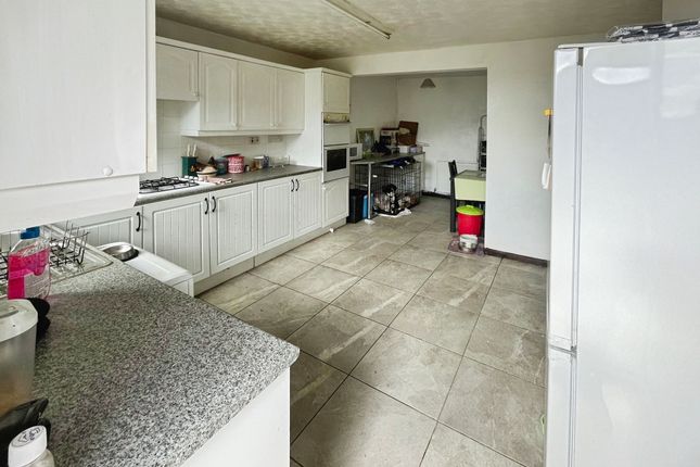 9 Herbert Street, Bridgend photo 2