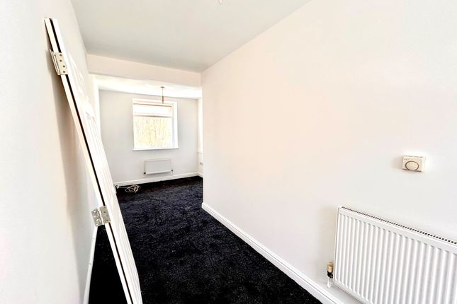 137a Oxford Street, Bridgend photo 2