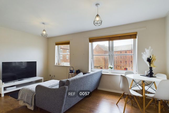 Thumbnail Flat to rent in Phoenix House, High Street