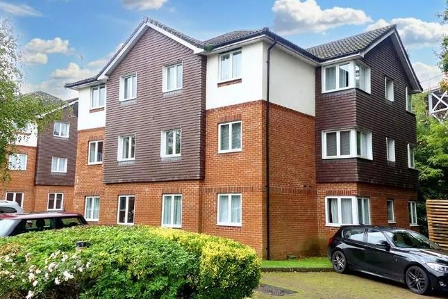 2-bed flat on Flat 20, Elmcroft Court, Three Bridges Road, Crawley, £185,000