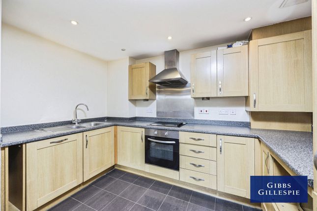 35 Catalonia Apartments, Metropolitan Station Approach, Hertfordshire photo 2