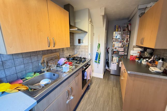 13 Cherrytree Walk, Houghton Regis, Bedfordshire photo 4