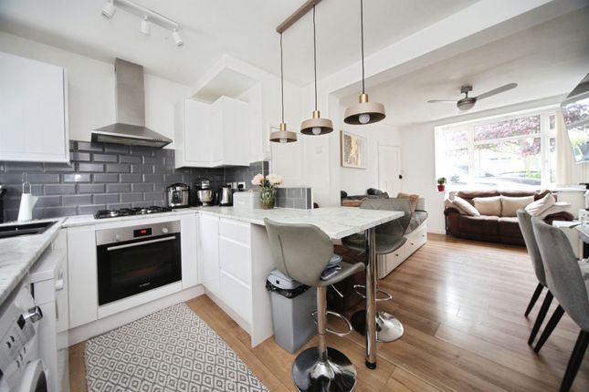 118, Fourth Avenue, Luton photo 5