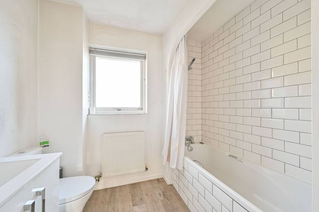 End terrace house for sale in Undine Road, Canary Wharf