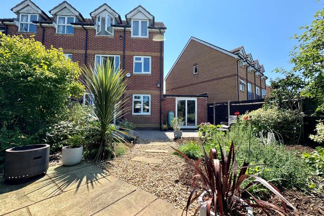 67, Angelica Way, Whiteley photo 3