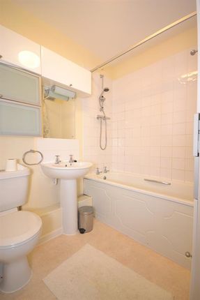 25 Thorney House, Drake Way, Reading photo 5