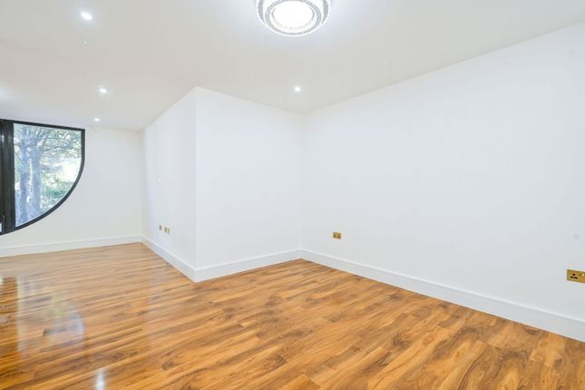 Coombe Road, Kingston Hill photo 4