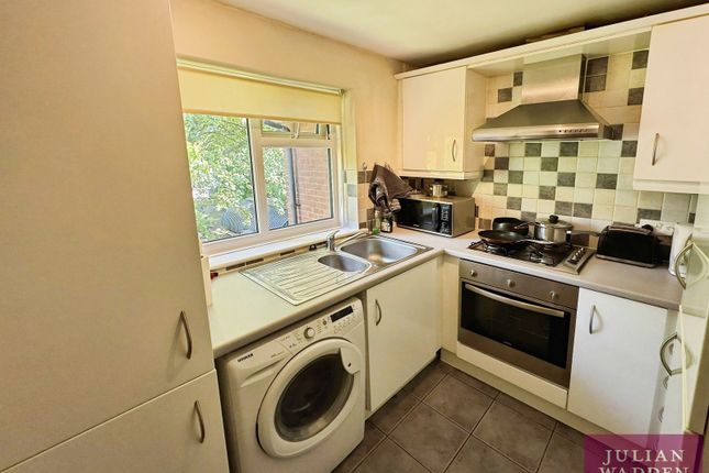 Flat 24 Everett Court,, Aldborough Close, Manchester photo 2