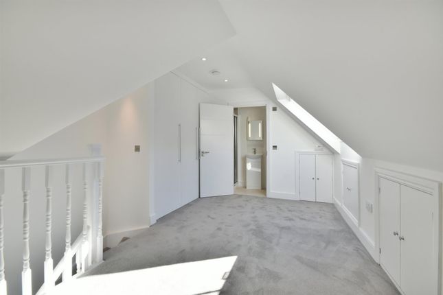 Flat to rent in Dartmouth Road, Mapesbury Estate, London