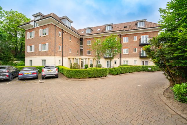 Thumbnail Flat for sale in Woodthorpe Road, Ashford