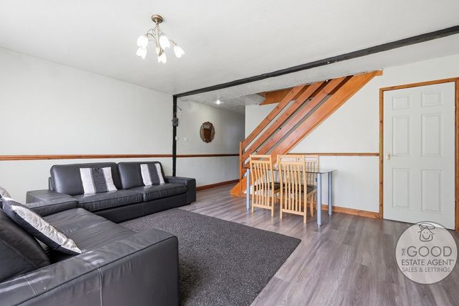 34, Longcroft Rise, Loughton photo 3