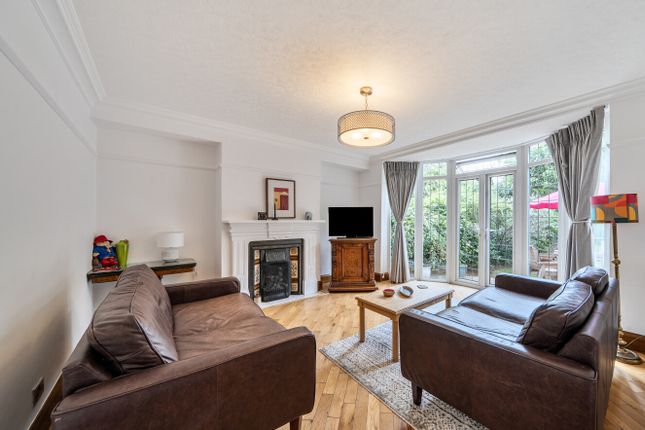 12, Hillside Gardens, High Barnet photo 3