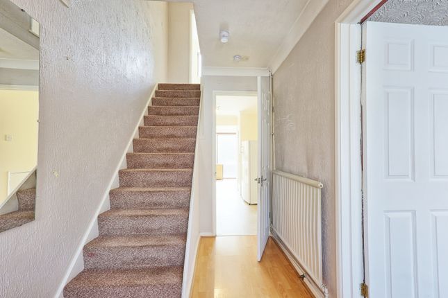 81, Ardleigh, Basildon photo 2