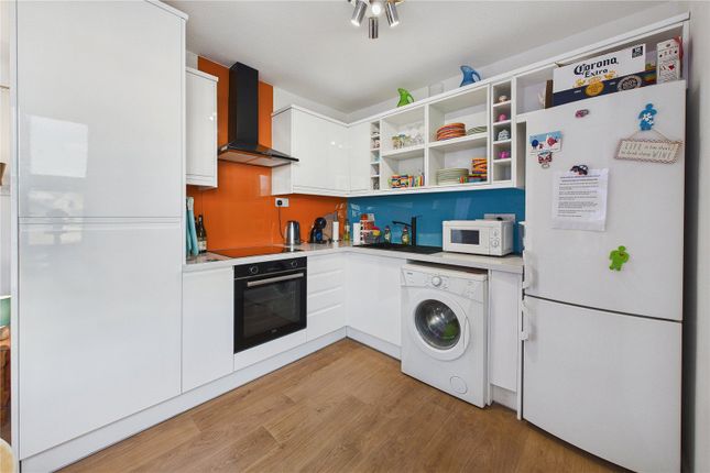 Flat 17, Barton Court,, Barton Road, Devon photo 4