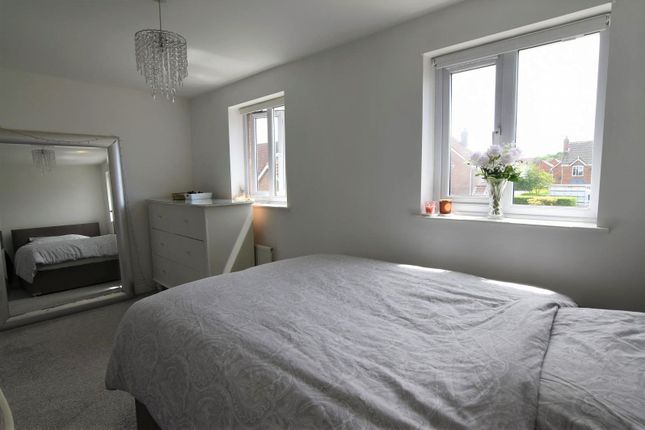 57, Showell Green, Droitwich photo 4