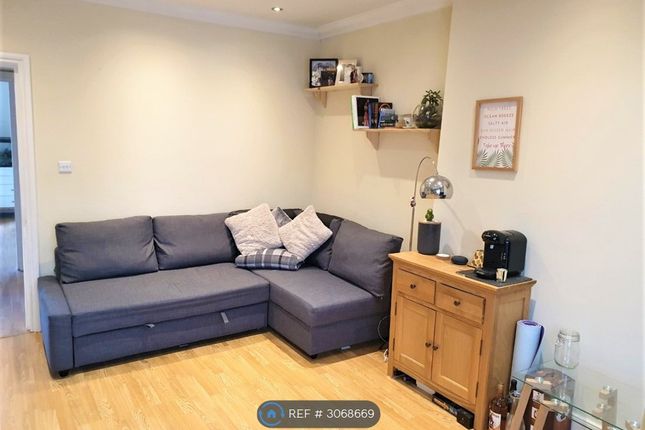 Flat C, Lavender Hill Clapham, London photo 3