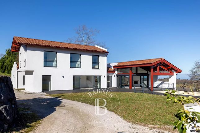 Detached house for sale in Urrugne, 64122, France