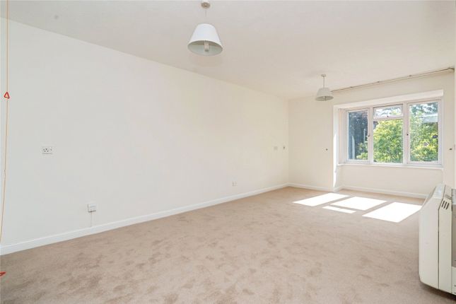 14, Cedar Court (Addlestone), Addlestone photo 2