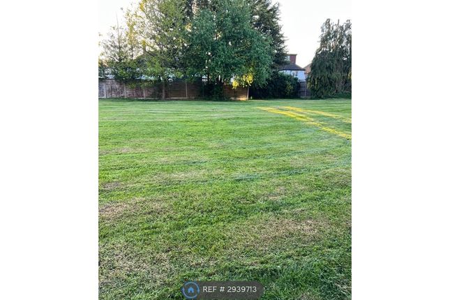 Tempsford Avenue, Borehamwood photo 2