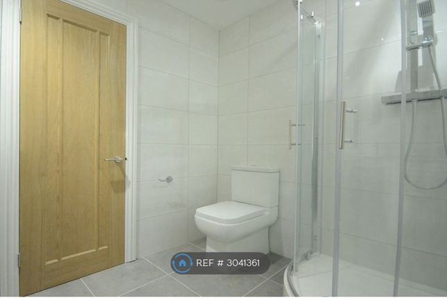 Flat, Helena House Brownlow Road, Reading photo 4