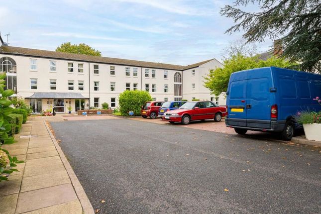 Flat 28 Oakfield House, Binswood Avenue, Leamington Spa photo 4