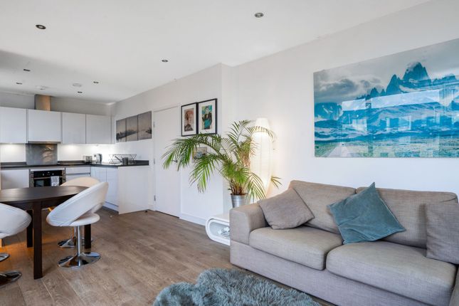 R1-44, 26 Bolinder Way, London photo 3