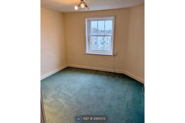 Studio flat on Flat, South Terrace, Littlehampton, £750/mo