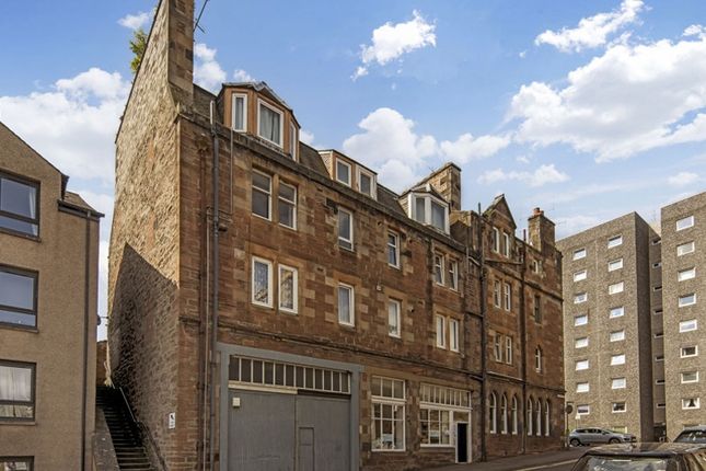 2-bed flat on Market Street, Perth, £895/mo