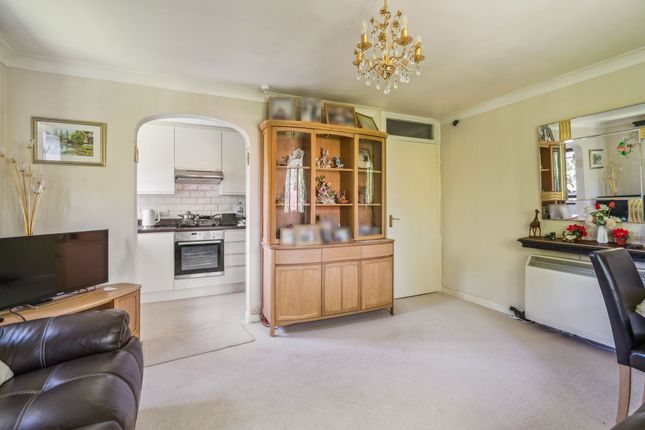 31 Meadowcroft High Street, Bushey photo 3