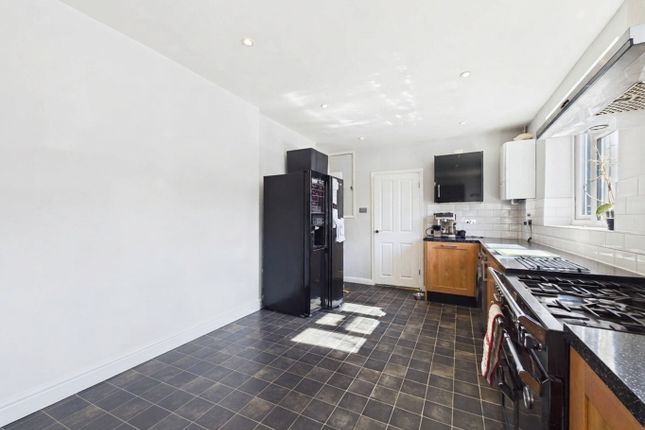 25 Dawley Green, South Ockendon, Essex photo 4