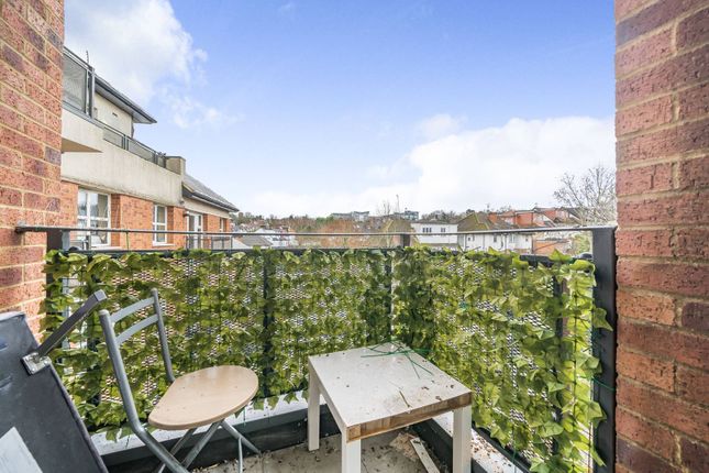 Flat for sale in Greyhound Hill, Hendon, London