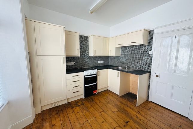 Flat 2, 75, St. James Street, Penzance photo 3