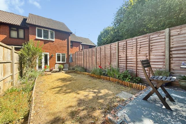 10, Windsor Gardens, Hampshire photo 3