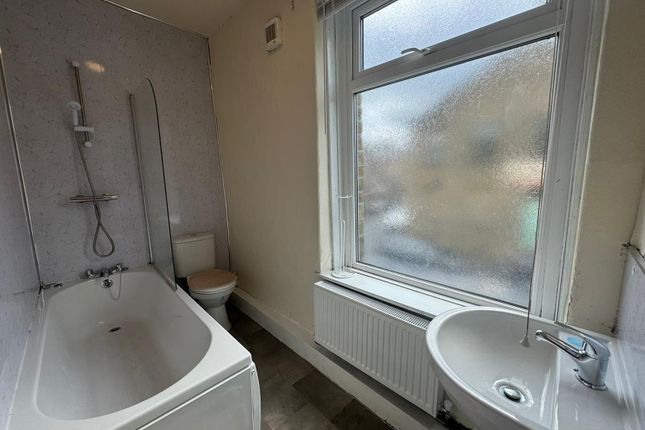 16, Victoria Road, West Yorkshire photo 5