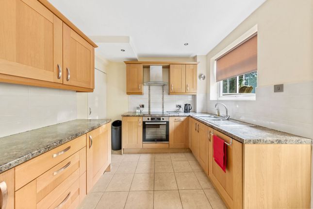 6 Hillside Avenue, Newton-Le-Willows photo 3