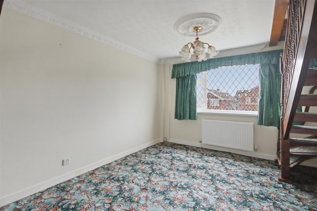 56, Elliott Drive, Chesterfield photo 4