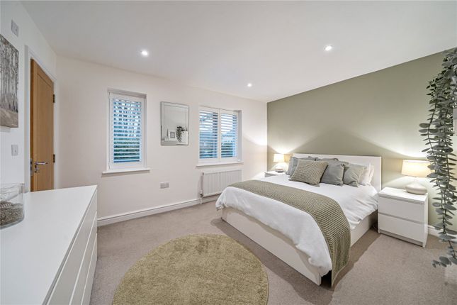 21, Poyle Road, Tongham photo 5