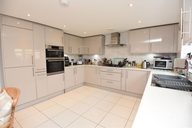 5, Bristle Grove, Mere photo 4