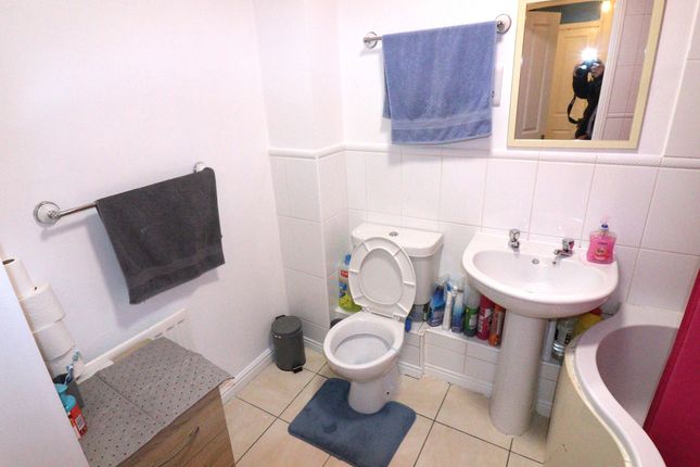 Flat to rent in Dunstable Road, Luton