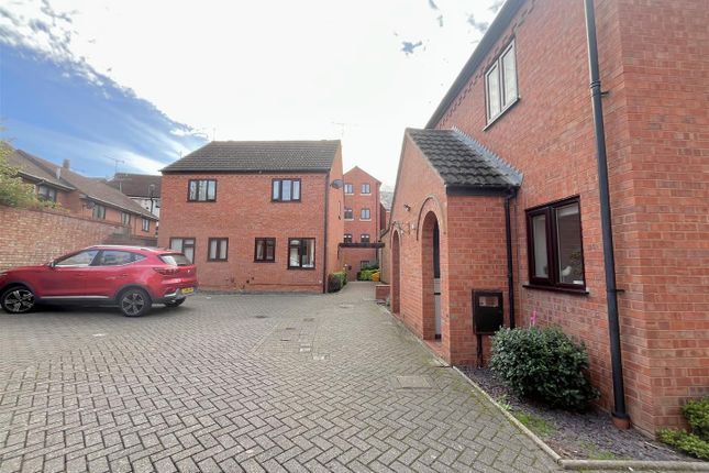 17 West End Court, Crompton Street, Warwick photo 2