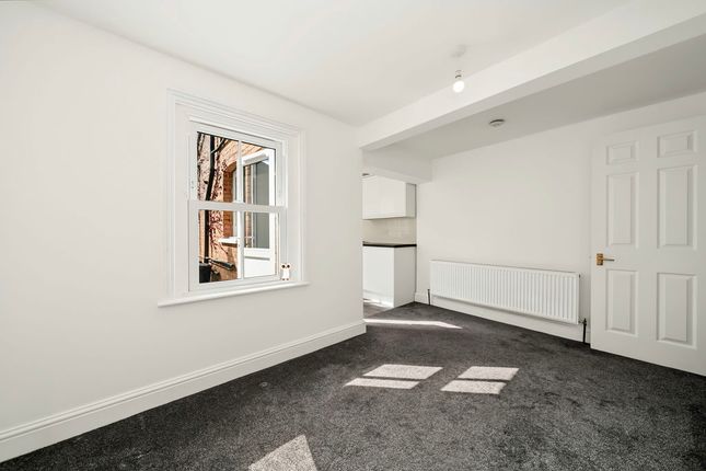 32, Temperley Road, London photo 3