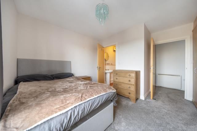 Flat 16 Heald Court, Meadow Way, Carterton photo 4