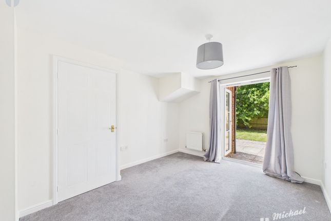 8 Wixon Path, Aylesbury photo 2