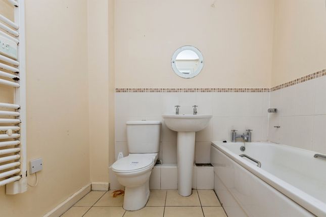 72, Nymet Court, Pine Street, Aylesbury photo 4